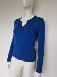 Who's That Girl top. Mt. S. Blauw.