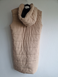 Boohoo lange bodywarmer. Maat L. Beige.