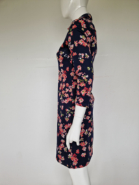 Le Pep jurk. Mt. 38. Donkerblauw/ roze bloemenprint.