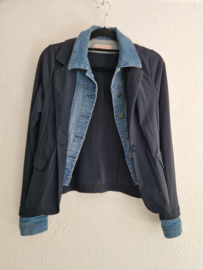 Studio Anneloes hybride blazer met denim inzet. Maat M. Blauw.