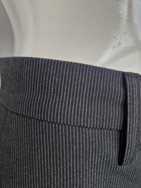 Vanailia Elements pantalon. Maat 38, Zwart/krijtstreep.