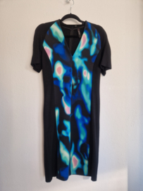 Marc Cain Collection jurk. Maat 36/38. Zwart met kleurrijke print