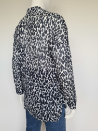 Joline Jolink blouse. Mt. S. Dierenprint.