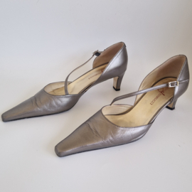 Nina Fiarucci metallic leren pumps met bandje. Maat 7