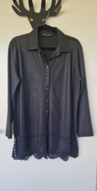 Juffrouw Jansen blouse. Mt. L. Zwart/imitatieleer.