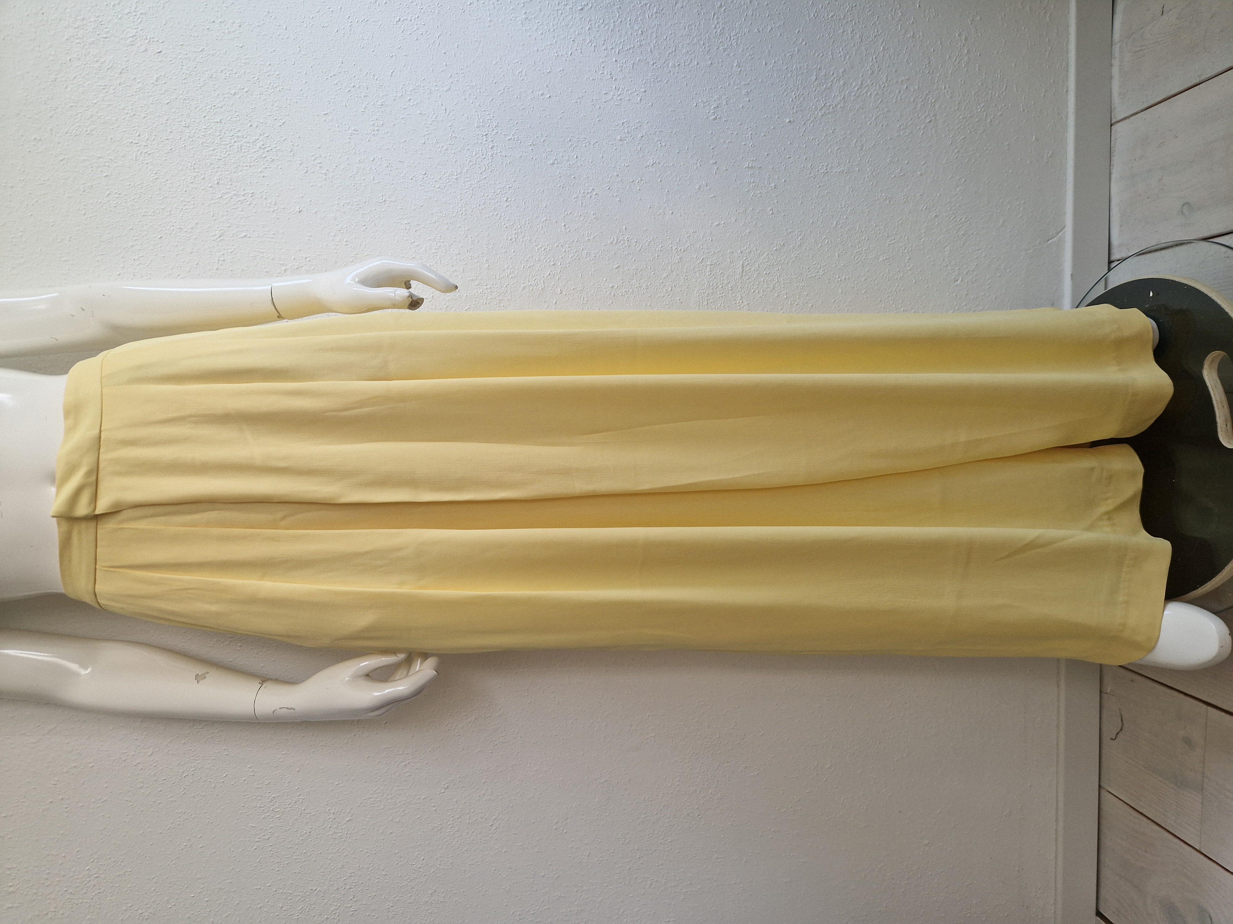 Closed pants Zola Yellow Orchid. Maat 30,
