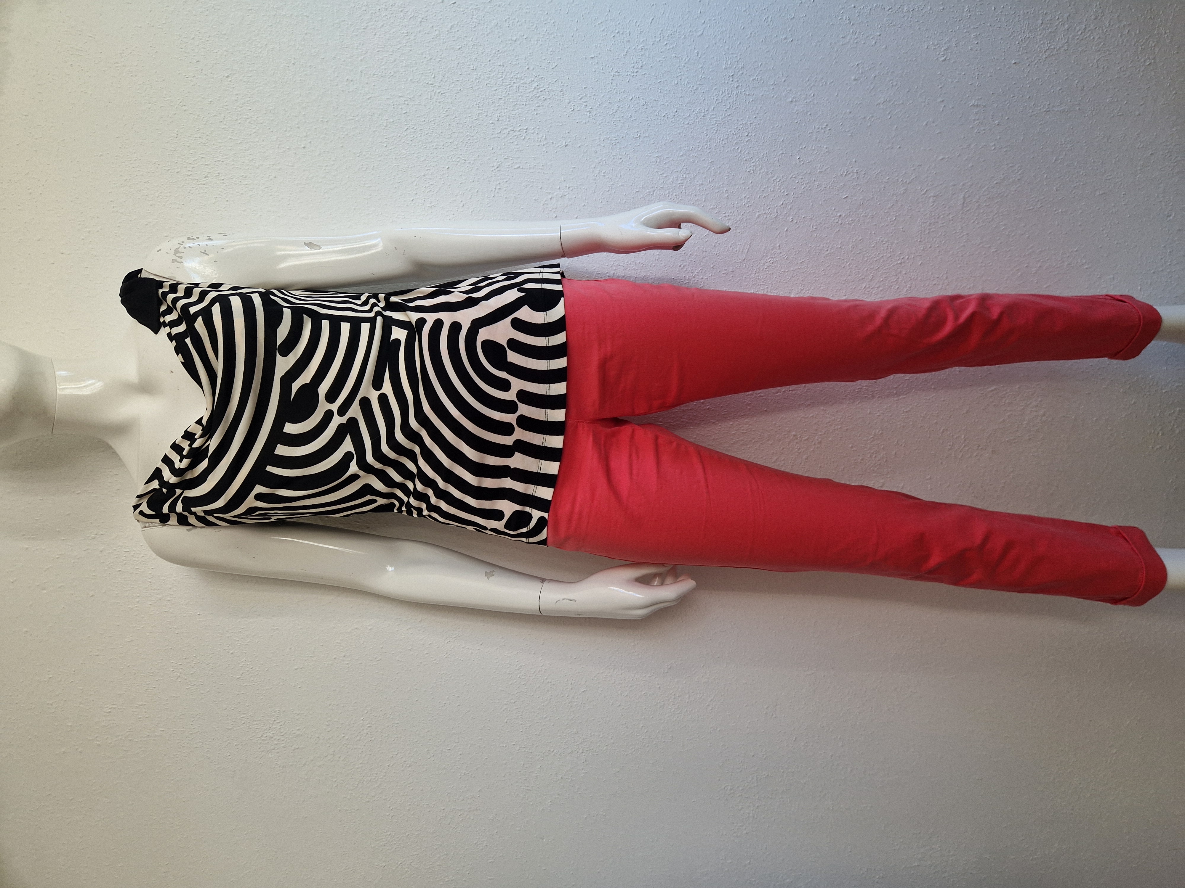 Diane von Furstenberg top. Maat L. Crème/zwart.