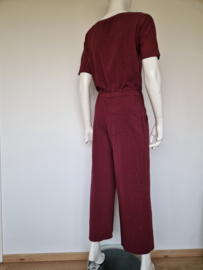 Vanilia jumpsuit. Maat 38, Wijnrood.