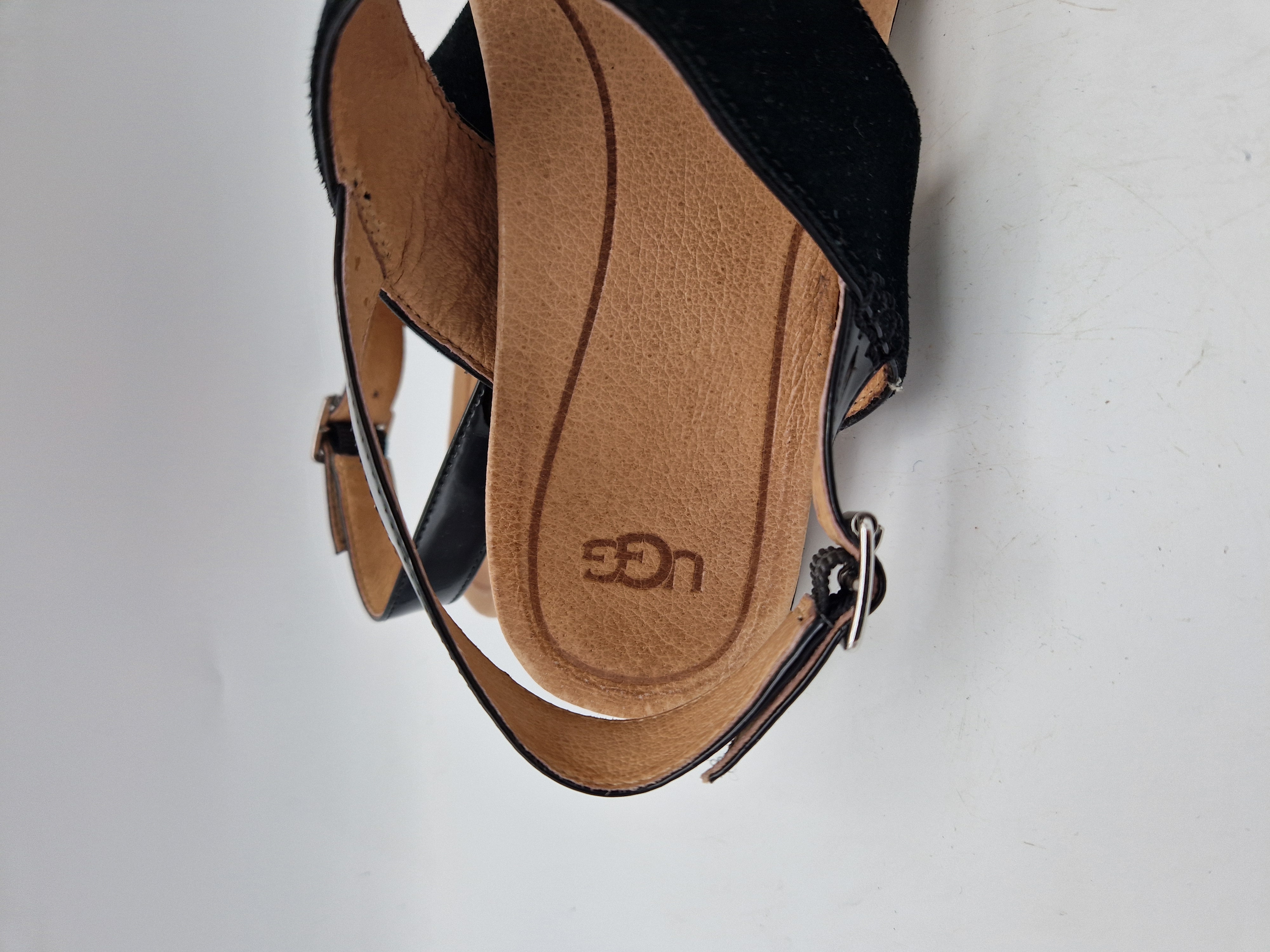 UGG Alessia suède sandalen. Maat 39. Zwart/suède.