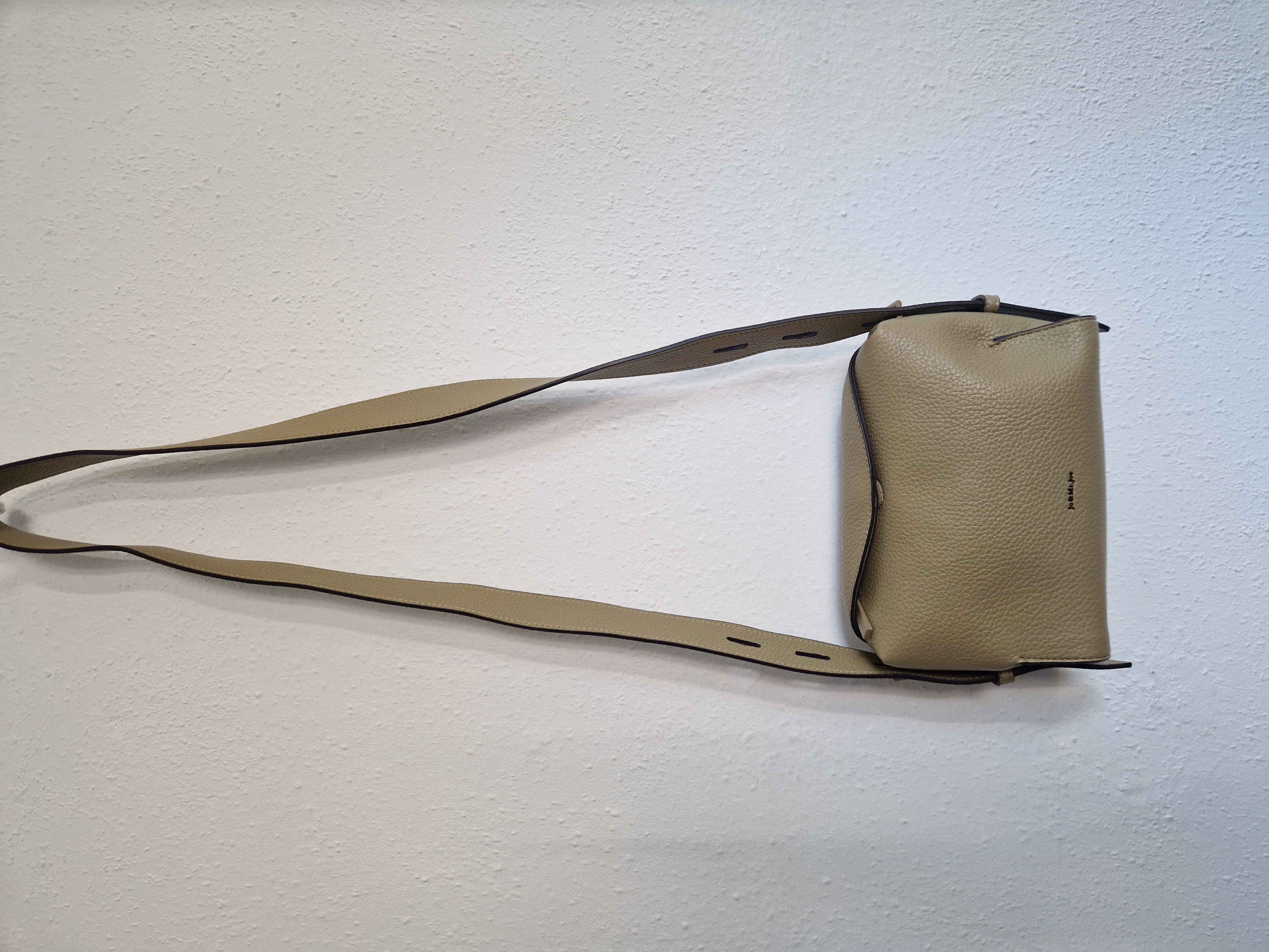 Jo & Mr Joe crossbody tas. Taupe/imitatieleer.