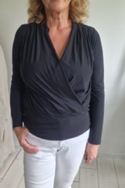Studio Anneloes overslagtop. Maat M. Zwart/travelstof.