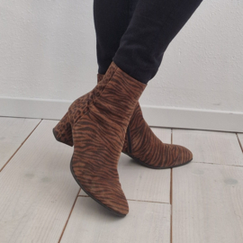 Lilian enkellaarsjes. Maat 41. Cognac/zebraprint.
