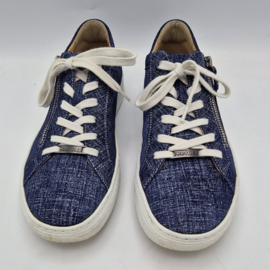 Hartjes sneakers. Maat 7/wijdte: H. Jeans look