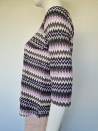 RIANI top met zigzag dessin. Maat 40.