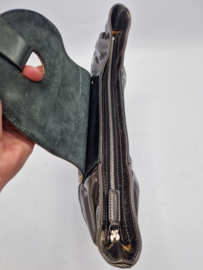 Pauric Sweeney clutch. Olijfgroen/bruinlakleer.