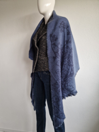 Laine Bonnet shawl. Blauwtinten/acryl.