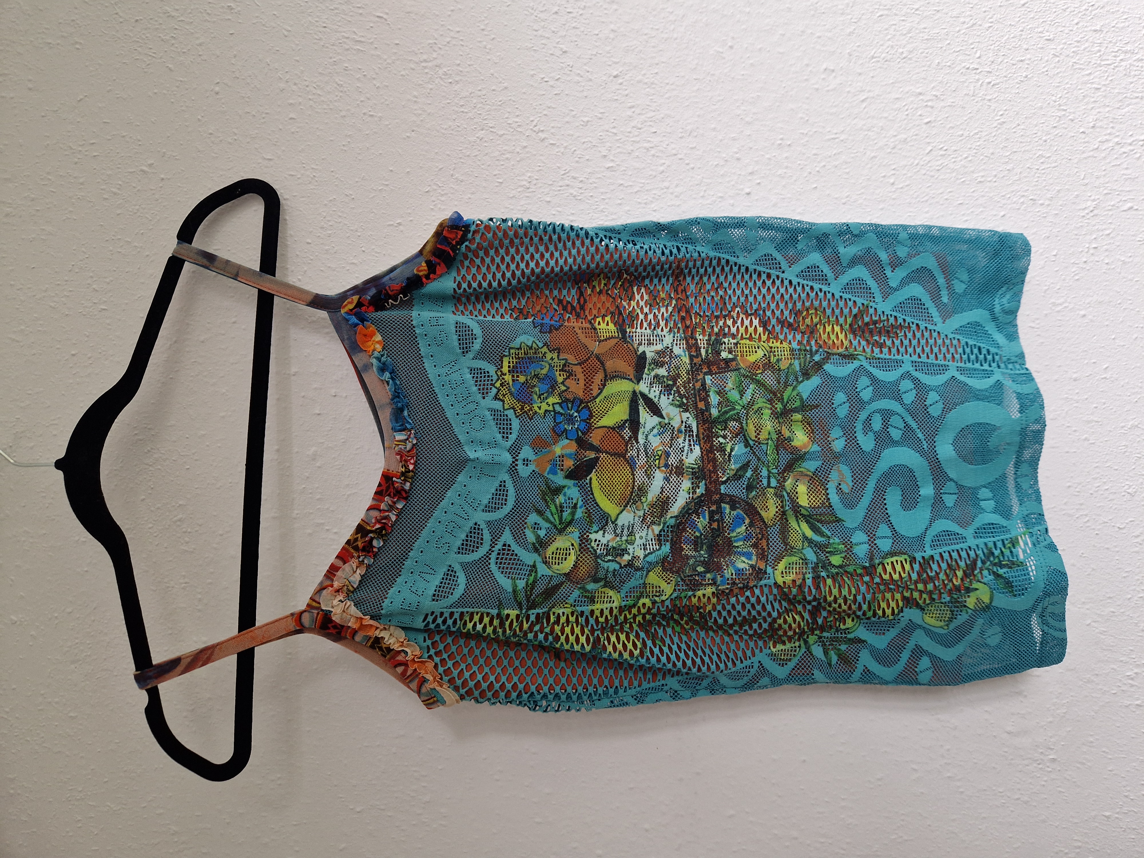 Save the Queen top. Maat M. Turquoise/print.