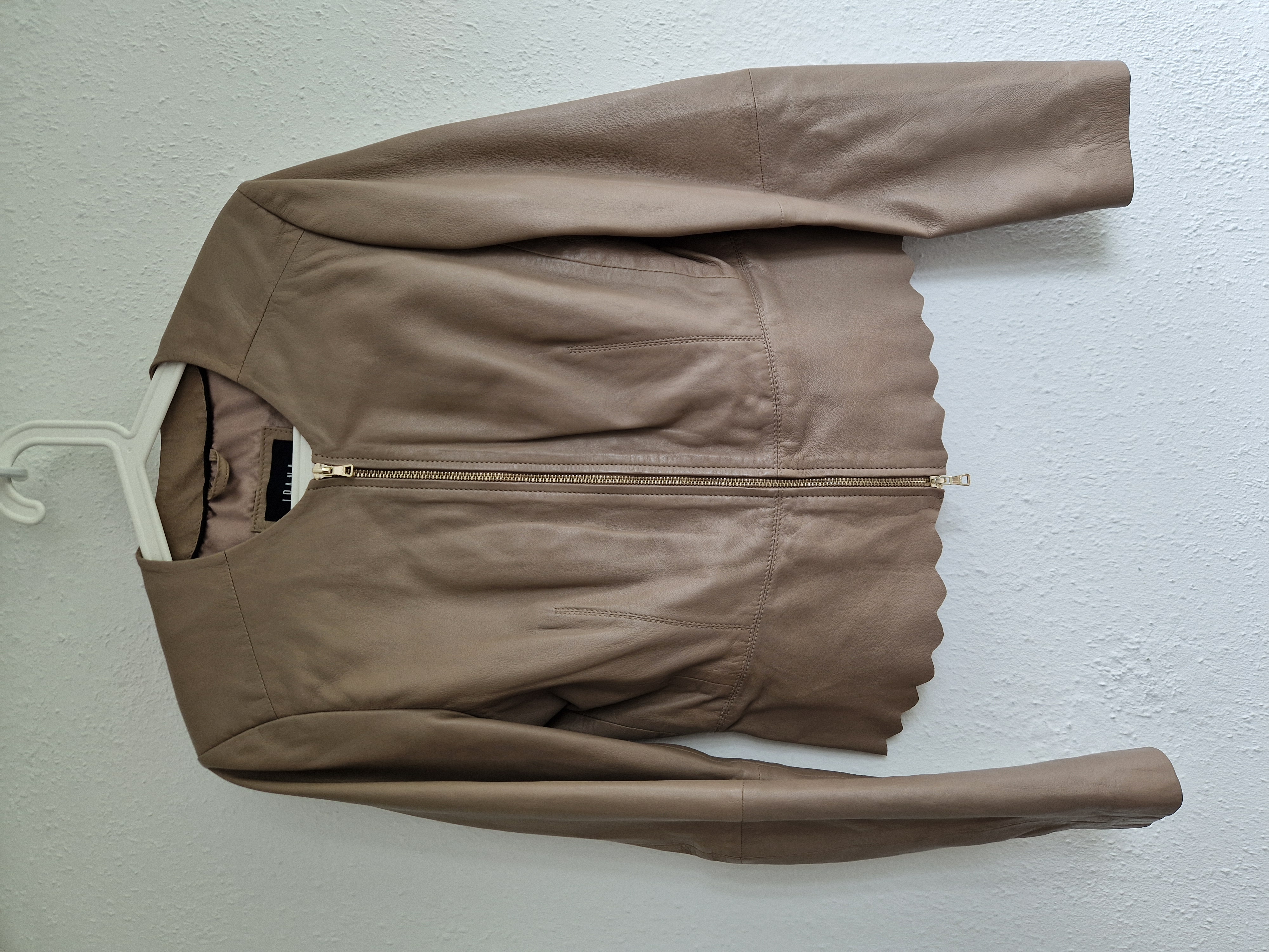 Ibana leren jasje met schulprand. Maat 36/38, Taupe.