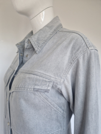 Closed Fitted Utility shirt. Maat M. Lichtgrijs