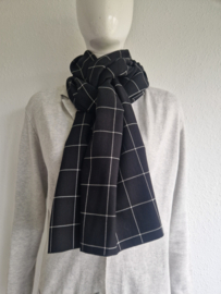 Joline Jolink shawl. Zwart/wit/ruit.