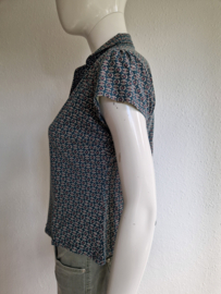 King Louie blouse. Maat M. Groen/print.