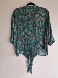 Studio Anneloes blouse met strikdetail. Maat L. Groen