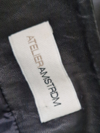 Atelier Amsterdam lamsleren pantalon. Maat L.