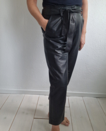 Atelier Amsterdam lamsleren pantalon. Maat L.