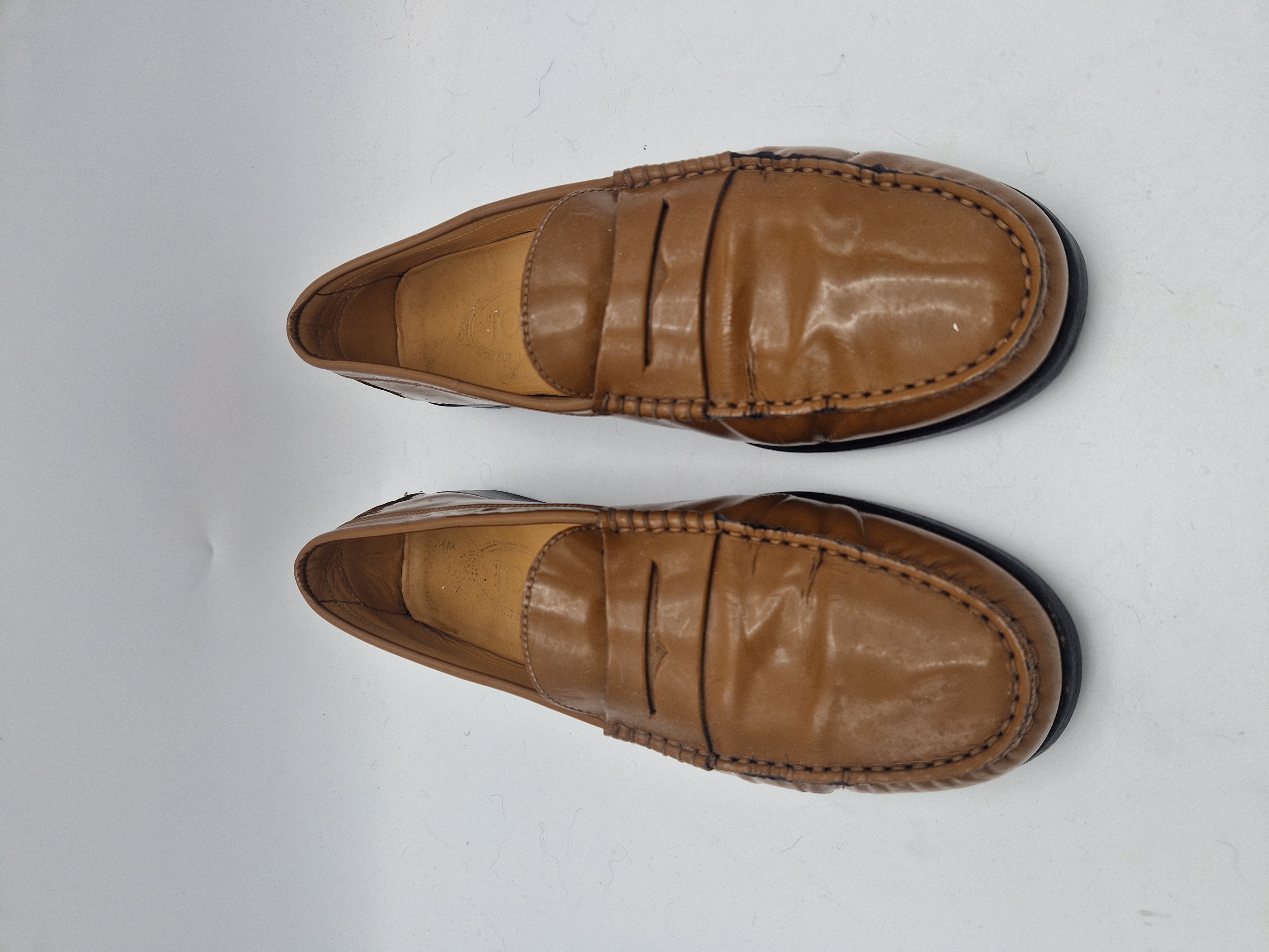 Tod's loafers. Maat 12, Karamel/lakleer.