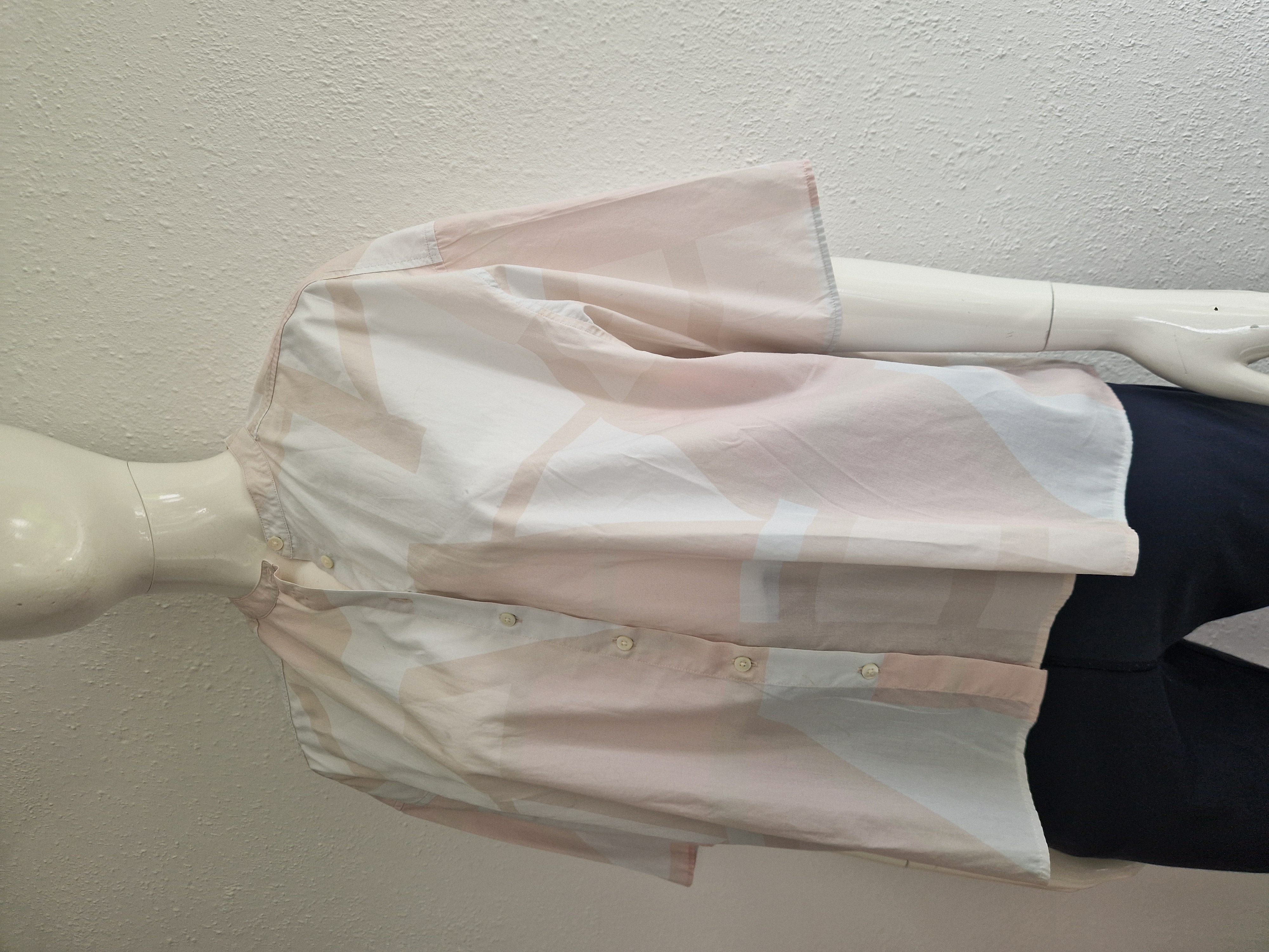 Closed blouse. Maat S/M. Wit/roze.