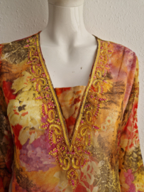 Akaru kaftan. Maat 40/42,Oranje/rood/geel.