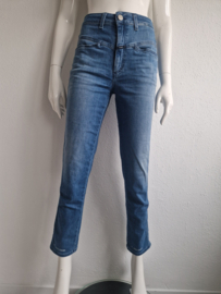 Closed cropped jeans Pedal Pusher. Maat 27. Lichtblauw.