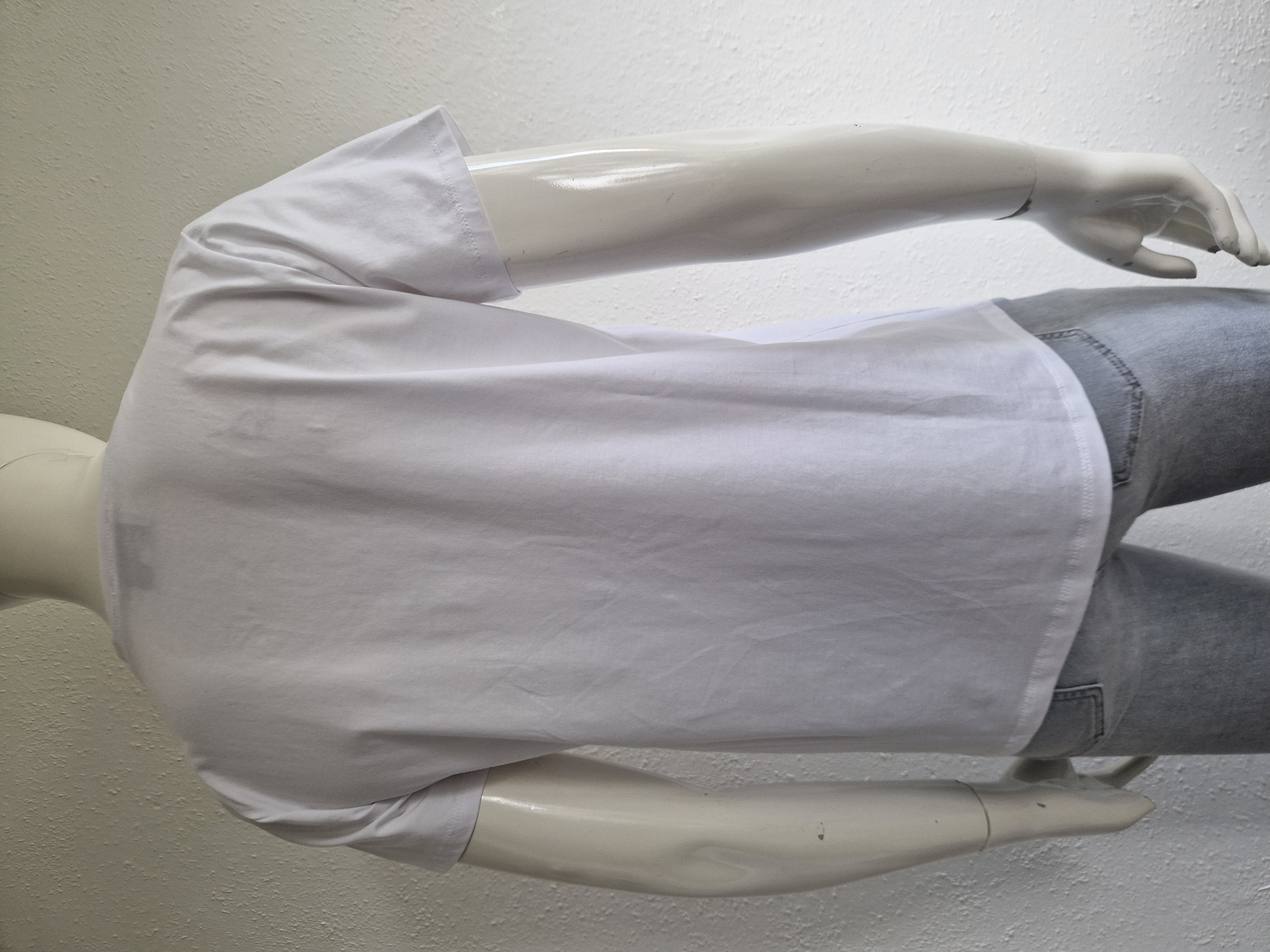 Leo & Ugo shirt met V-hals. Maat 2, Wit/kwastjesprint.