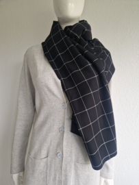 Joline Jolink shawl. Zwart/wit/ruit.