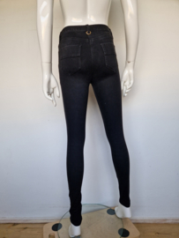 Elisabetta Franch skinny jeans. Mt. 27, Zwart.