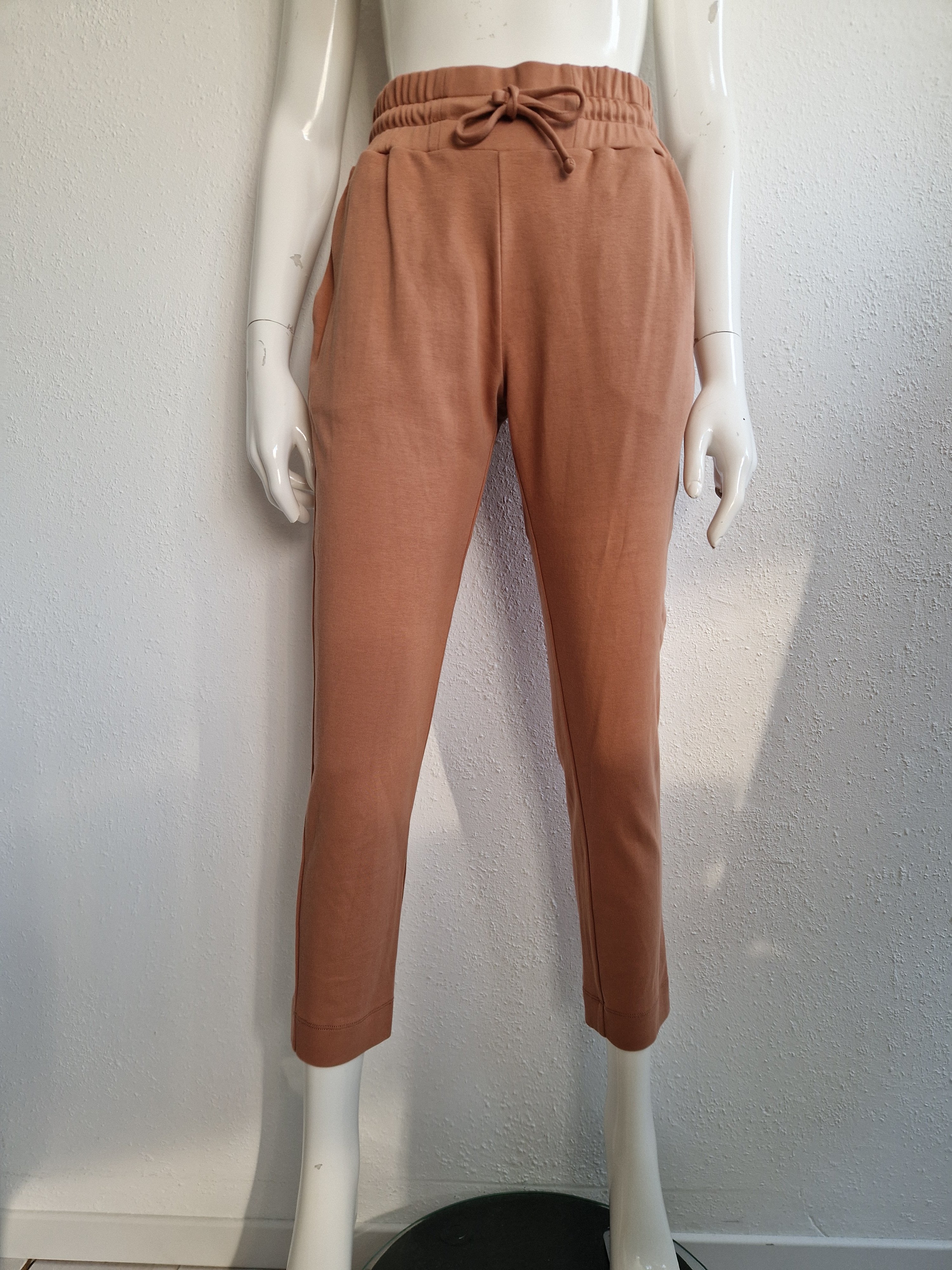 Riani jogging pantalon. Maat 36, Karamel.