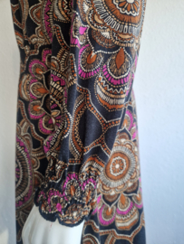 Geisha jurk met turtleneck. Maat 40. All over print.
