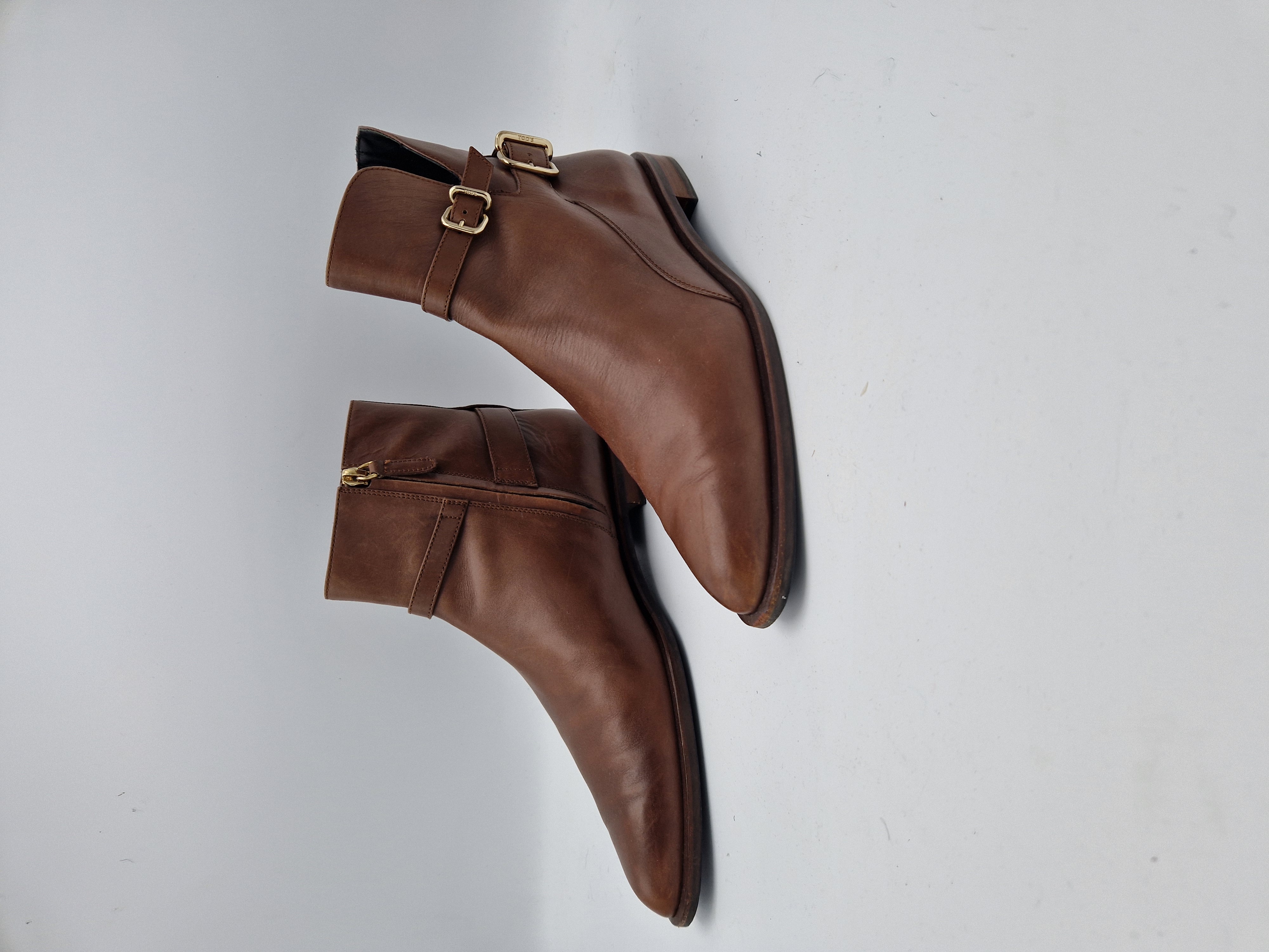 Tod's enkellaarsjes. Maat 40. Bruin/leer.
