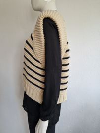 Summum mouwloos vest. Maat S. Crème/zwart.