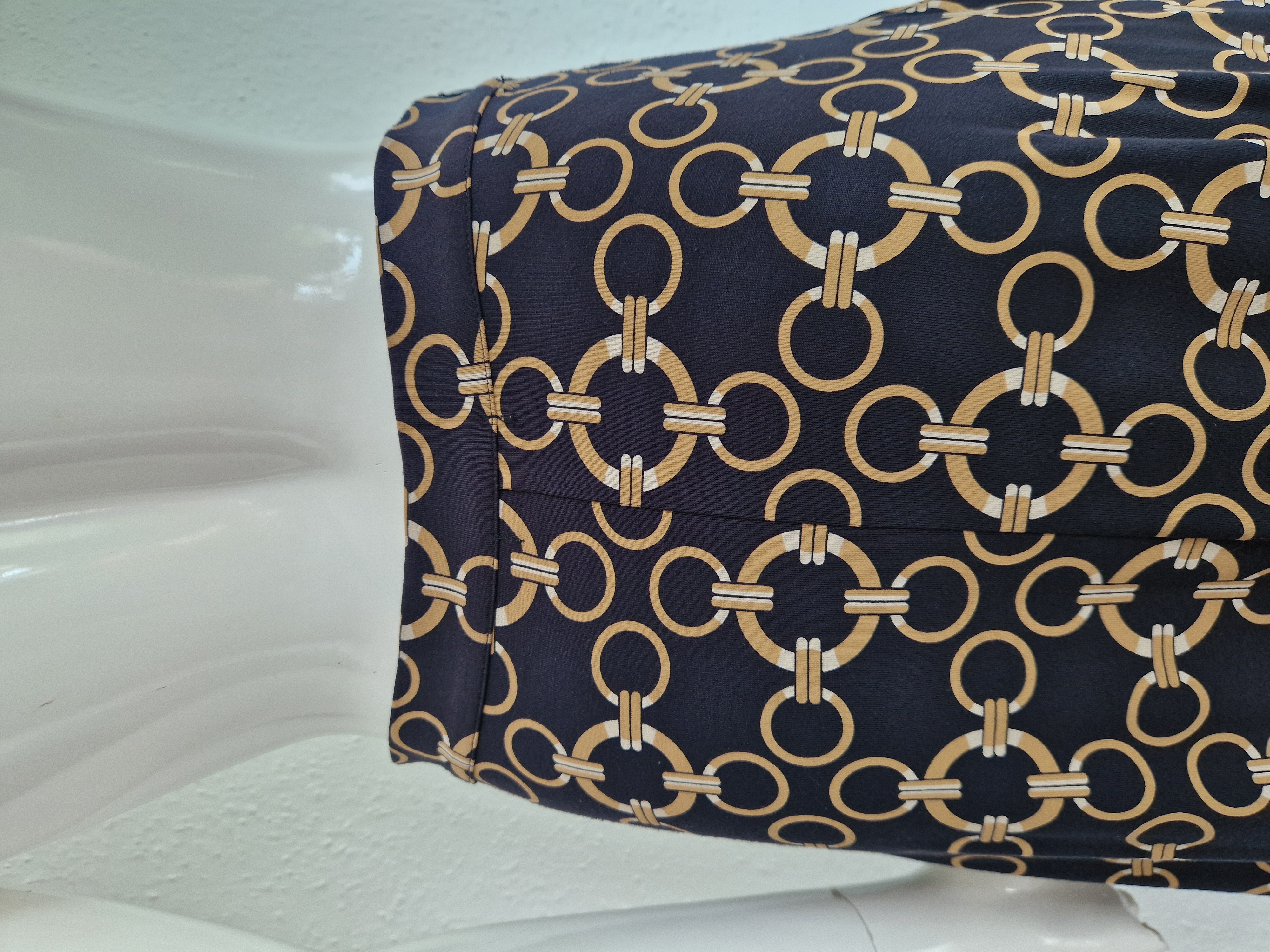 Esqualo maxi rok. Maat XS. Zwart/kettingprint.