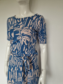 Juffrouw Jansen top Magda. Maat M. Blauw.