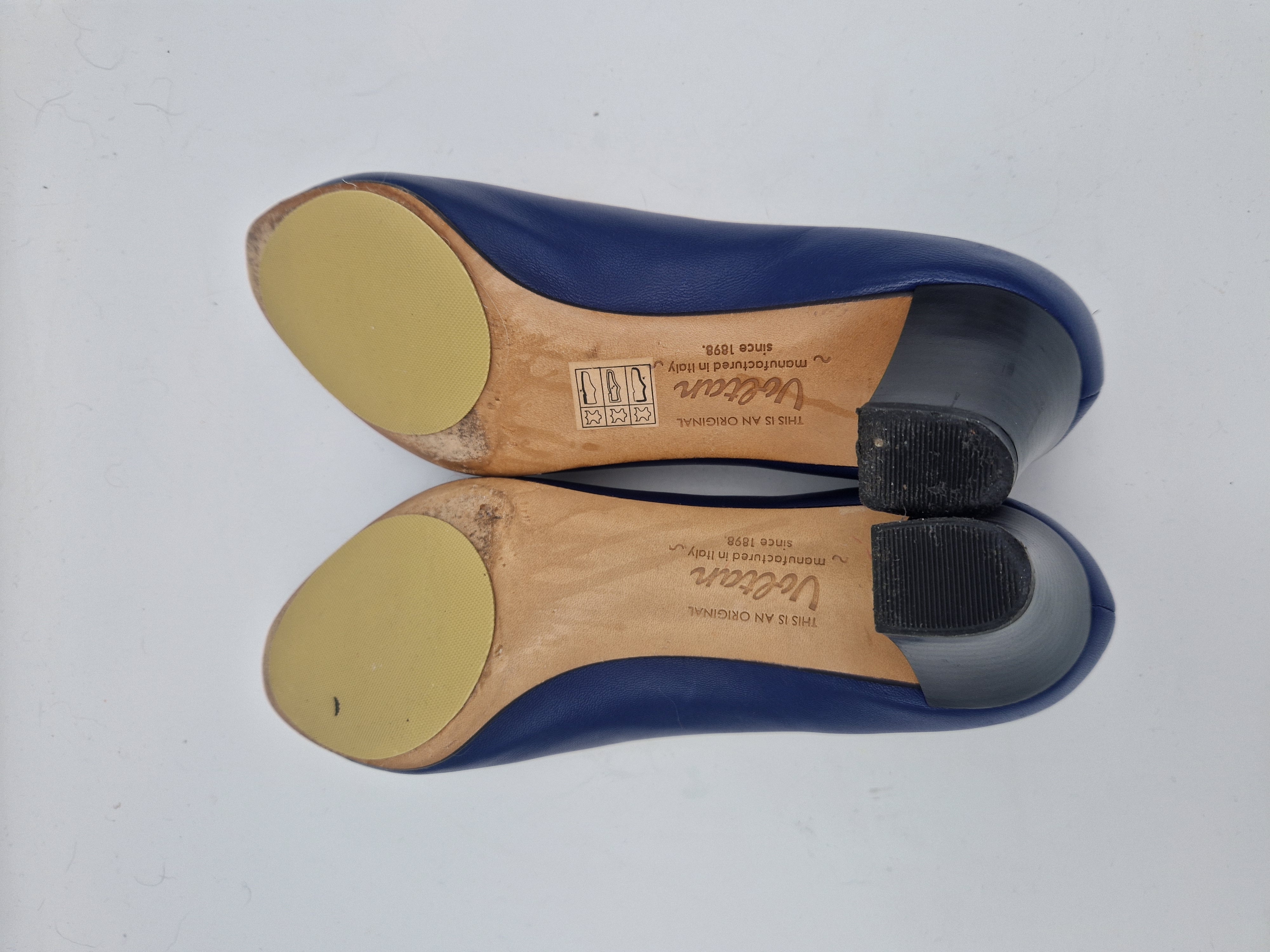 Voltan pumps. Maat 40, Donkerblauw/leer.