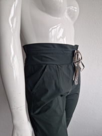 Exxcellent pantalon. Maat 44. Donkergroen/travelstof