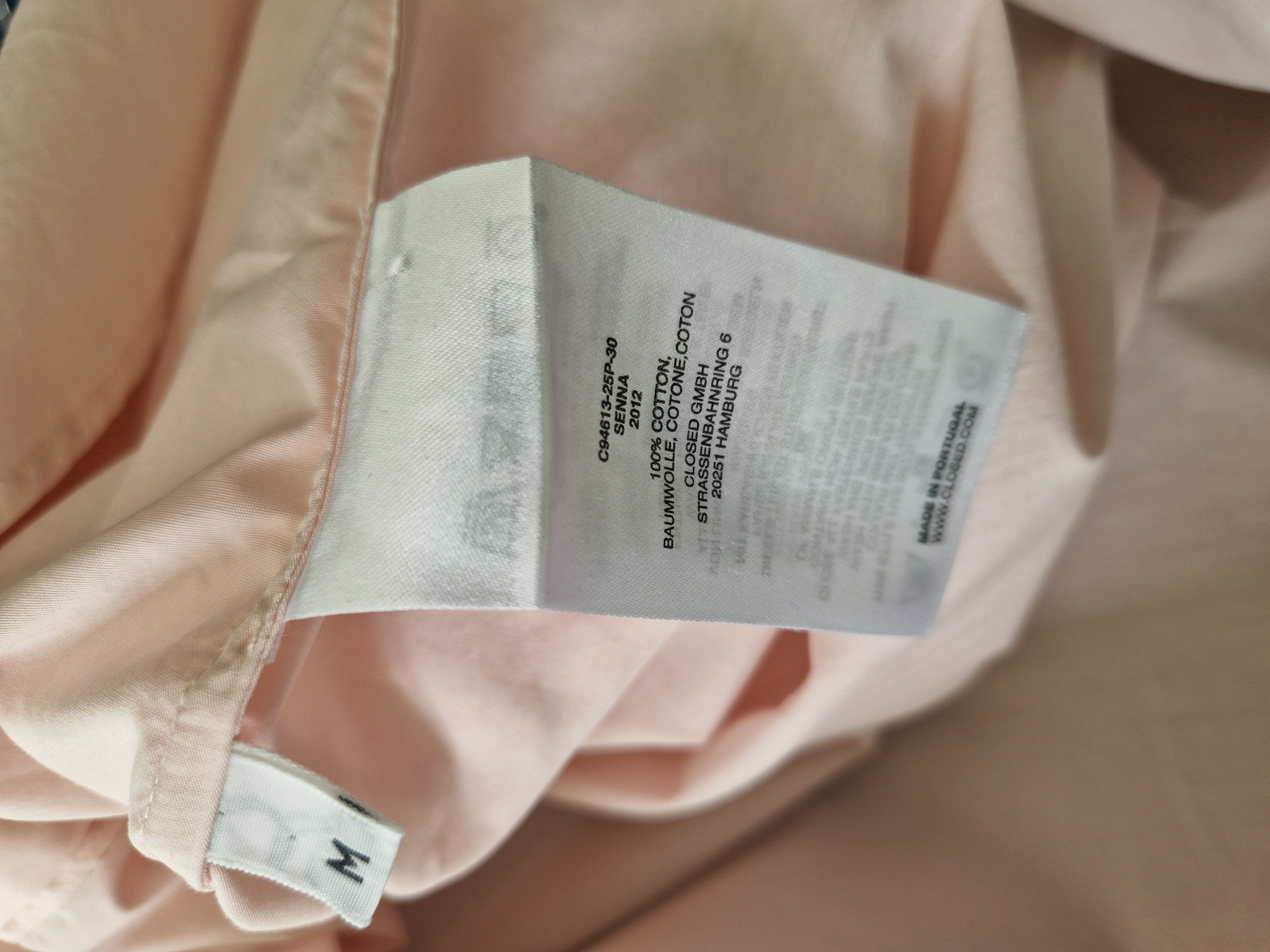 Closed blouse. Maat M. Zachtroze.