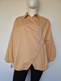 Ganni overslag blouse. Maat 44. Zand.