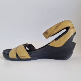 Wolky leren sandalen. Maat 41. Mosterdgeel.