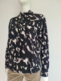 B. Copenhagen blouse. Maat 38, Zwart/crème/print.