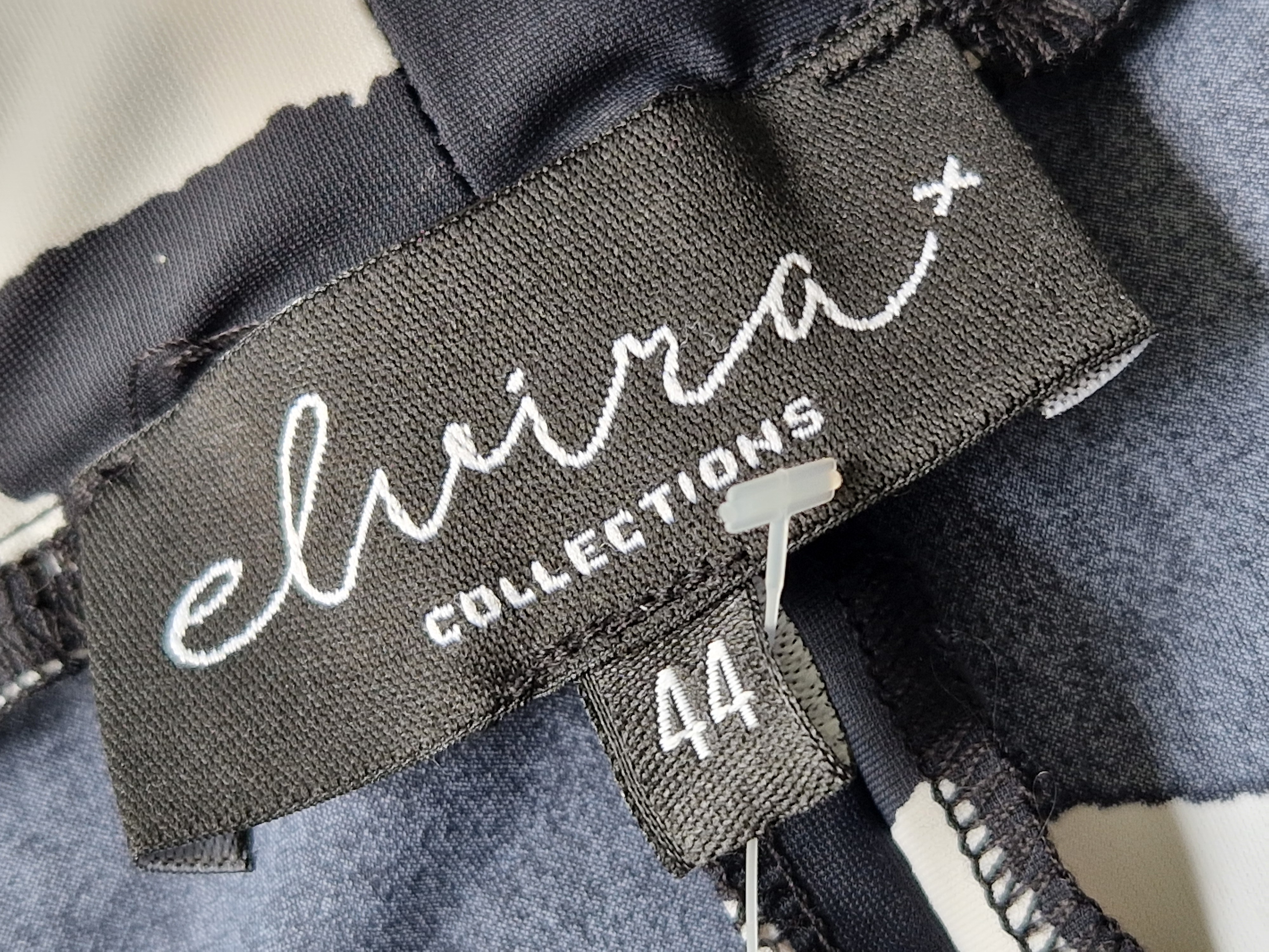 Elvira rok. Maat 44, Zwart/wit/travelstof.