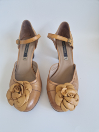 Alberto Fermani leren pumps met bloem. Maat 37