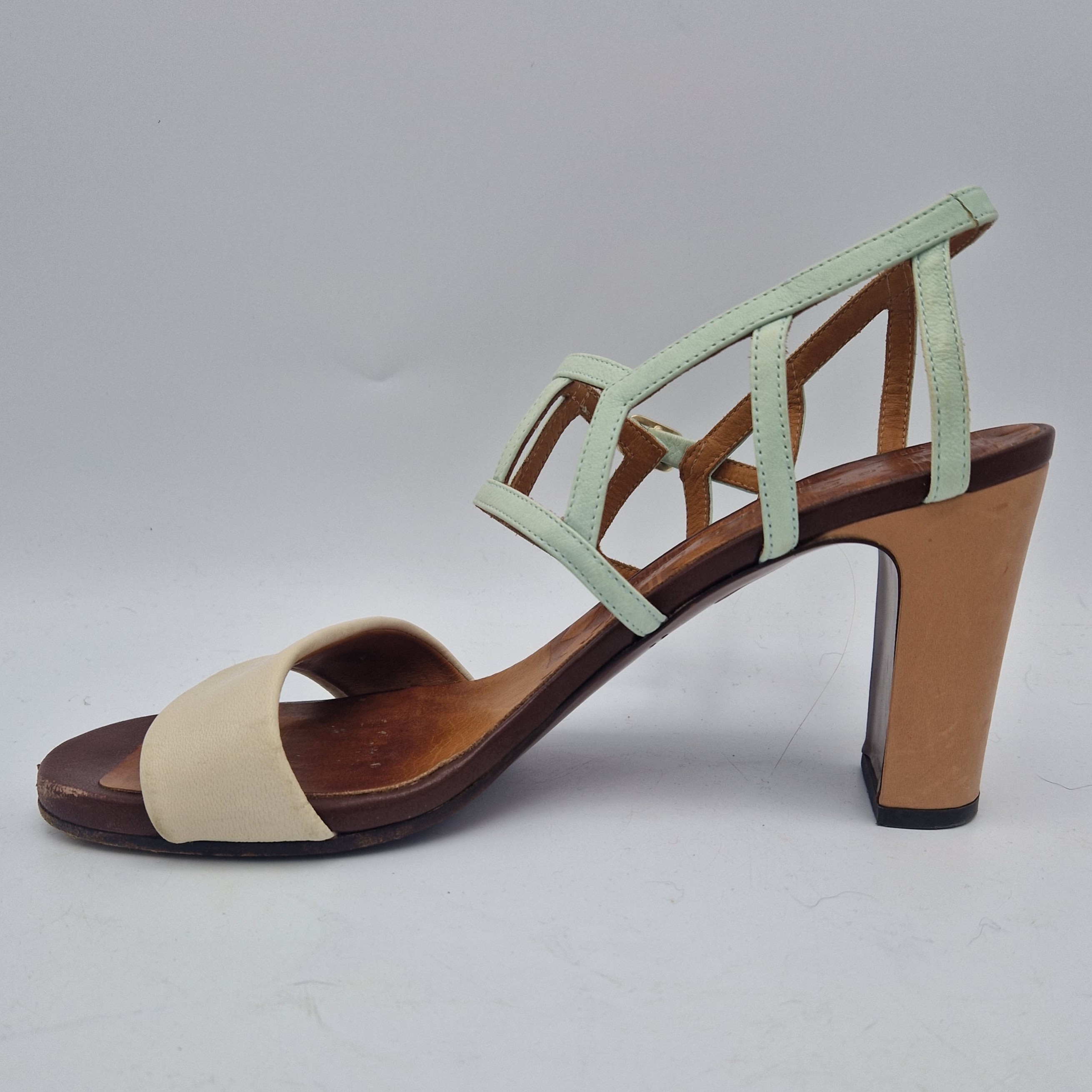 Chie Mihara sandalen met hak. Maat 40, Mintgroen/crème.